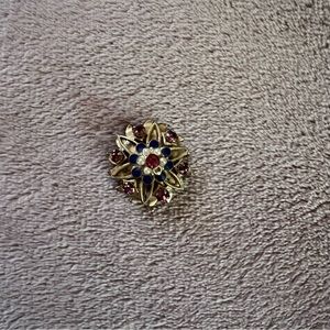 Vintage brooch 🌸